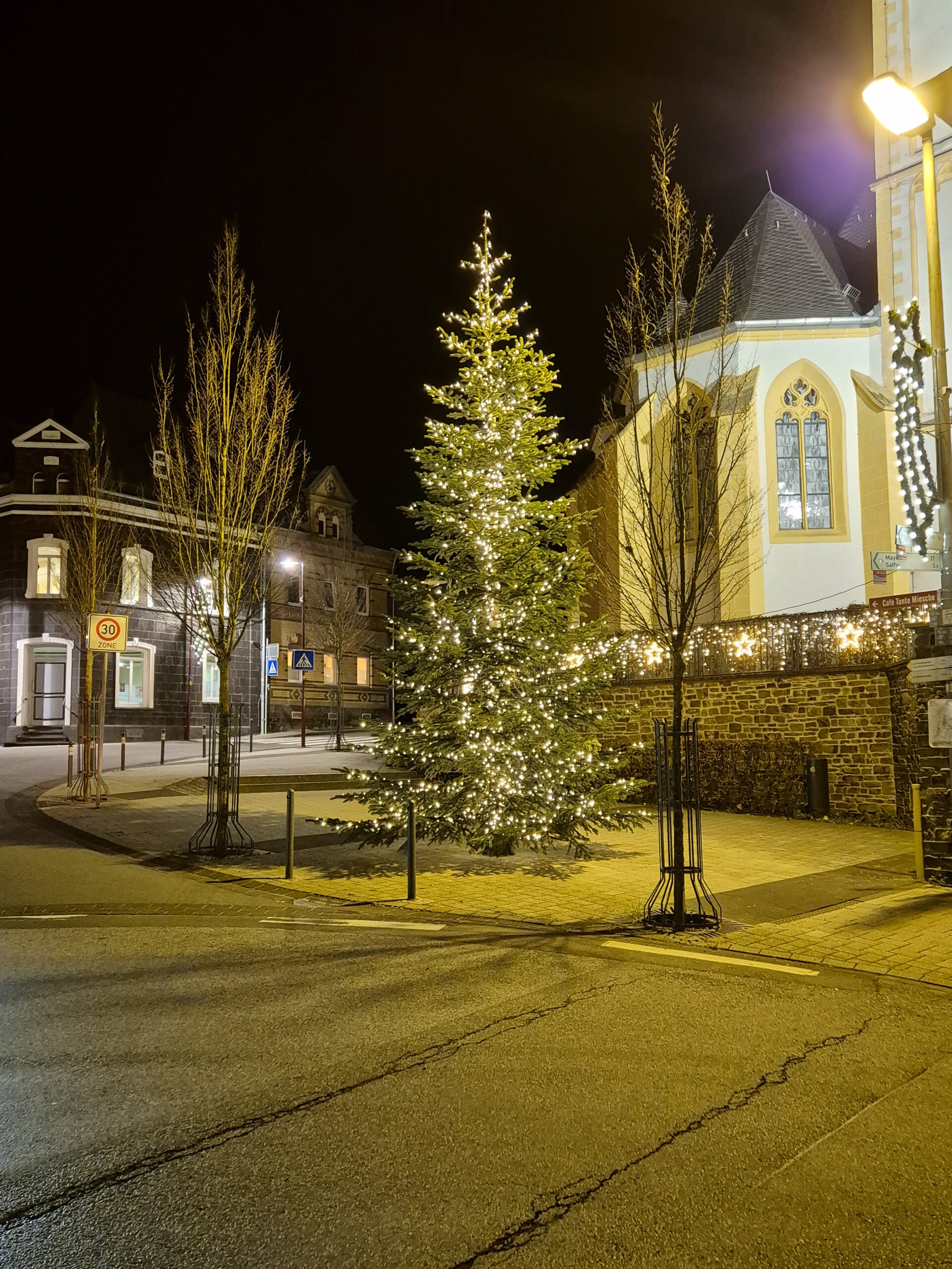 Kettig erstrahlt in weihnachtlichem Lichterglanz